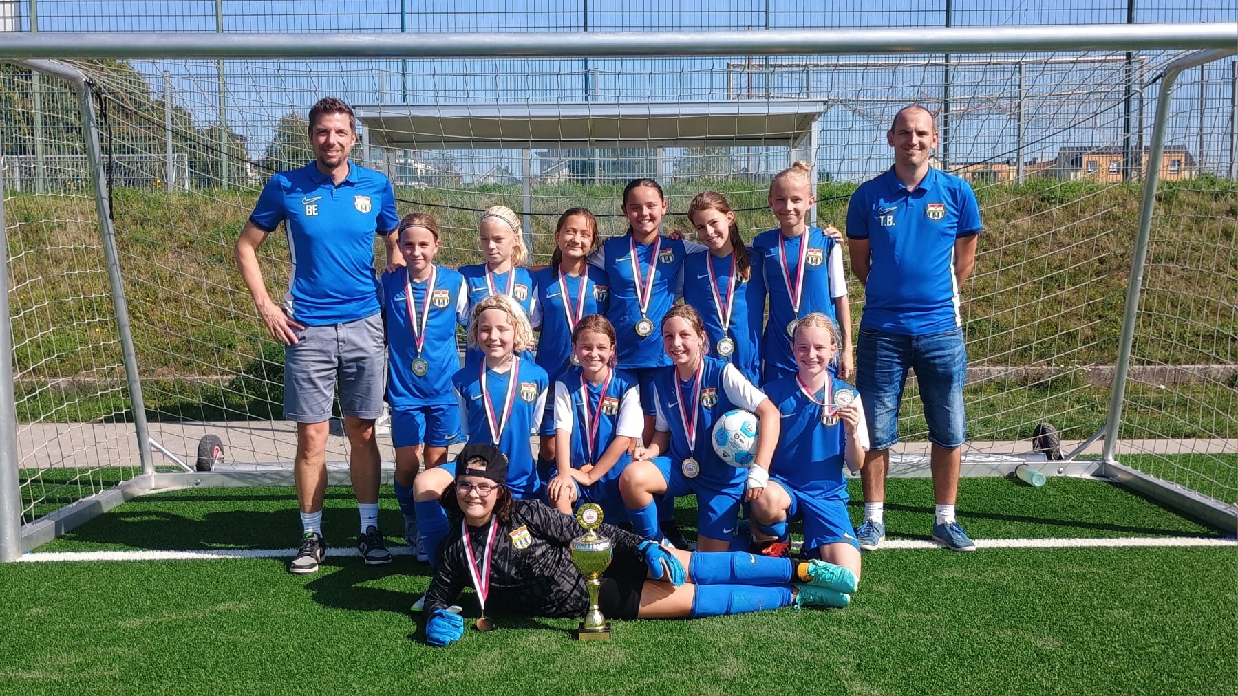 Mannschaftsfoto der Juniorinnen der Spielvereinigung 08 Bad Nauheim