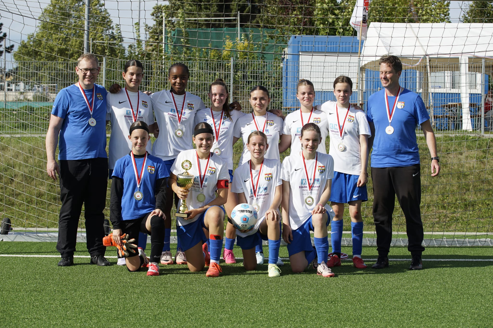 Mannschaftsfoto der C‑Juniorinnen der Spielvereinigung 08 Bad Nauheim